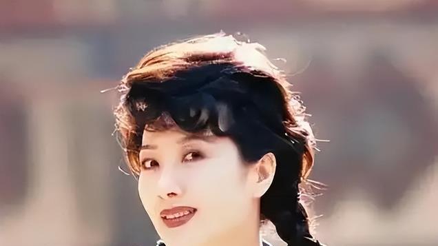 “谍战女神”王静：出道37年零绯闻，61岁至今未婚，投身于公益