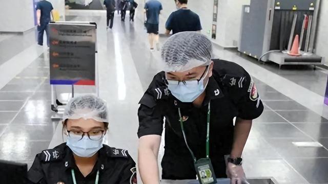 机场安全员提醒：这三样东西可以带上飞机，好多人不懂偷偷扔掉了