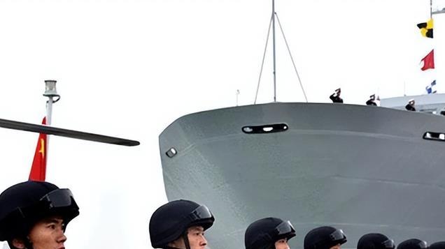 子弹已上膛，敢闹事就开枪，150平方公里黄岩岛扼守南海东大门！