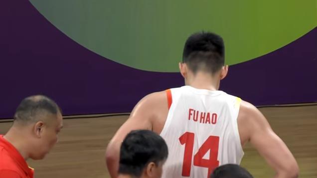 中国男篮赢关岛48分！12人得分，6人上双 付豪意外受伤