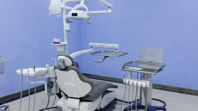 央视曝光口腔行业内幕！补个牙300却让做5000的根管治疗，别被坑