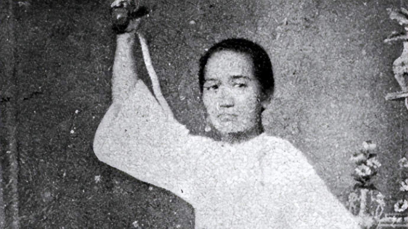 十三姨19岁，嫁给50多岁黄飞鸿，一生无儿无女，1982年在香港去世