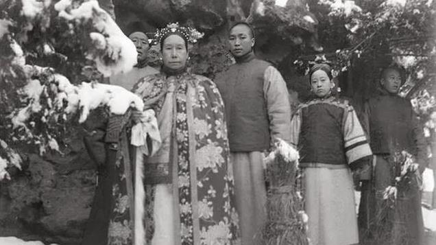 清朝太监孙耀庭自述：妃子洗澡从不用手，这对他来说是一种屈辱