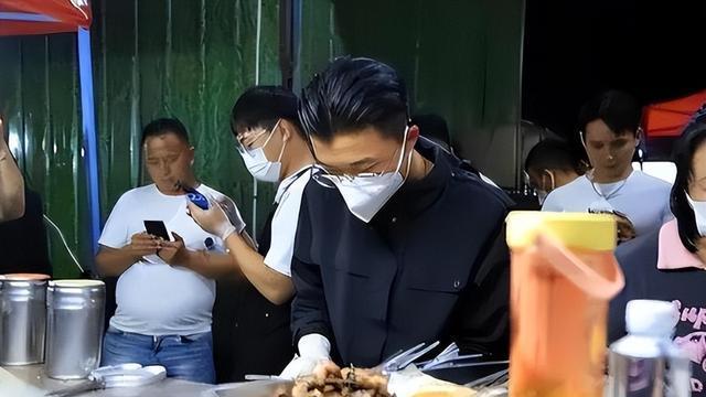 走红不到半年，郭有才藏不住了：潮水退去，才看清谁在“裸泳”！