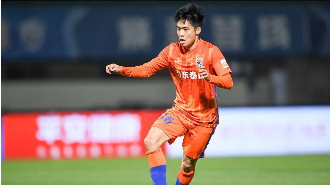 中超阵容揭晓：王大雷发挥神勇，于汉超表现优异，助球队逆转海港