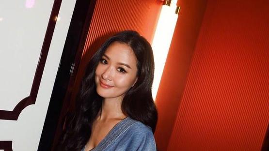 13岁时被富豪狂追了六年, 长了一张旺夫脸, 当初一晚狂赚了13亿