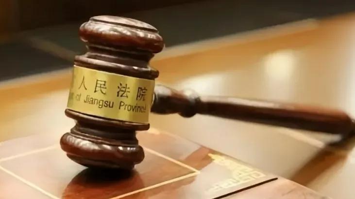 江西，一老人街头摔倒无人敢扶，滴滴司机看不过去拨打120，结果大爷去世