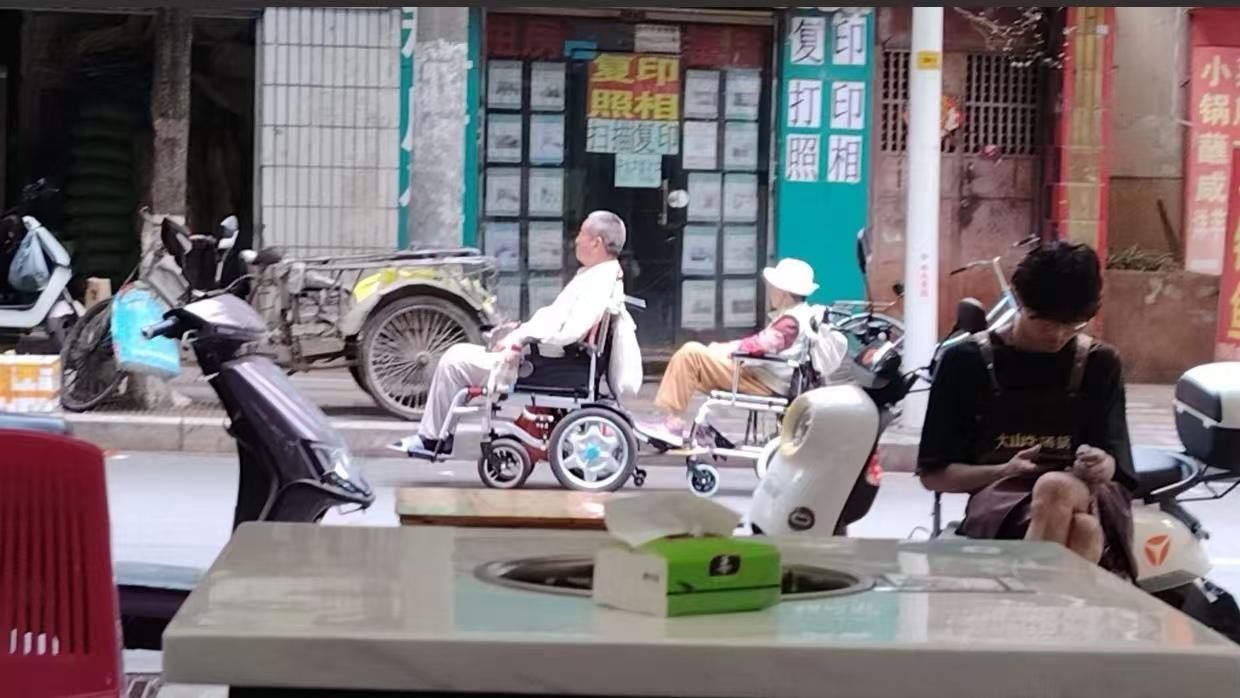 你说爱易如反掌，我说幸福难如登天