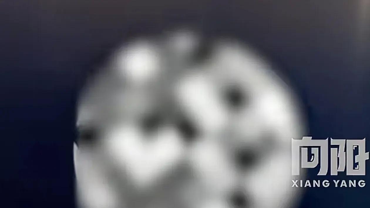 笑不活了！女子酒店看电视被隔壁投屏色情片，津津有味欣赏10分钟