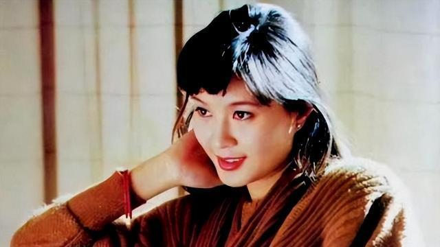 演员方舒两婚两离后，独力将两个女儿抚养成人，现今儿已成骄傲