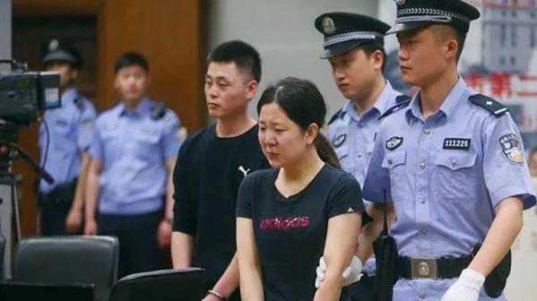 女子睡觉被2岁儿子吵醒，用塑料袋勒死儿子，法庭上称再生个赔你