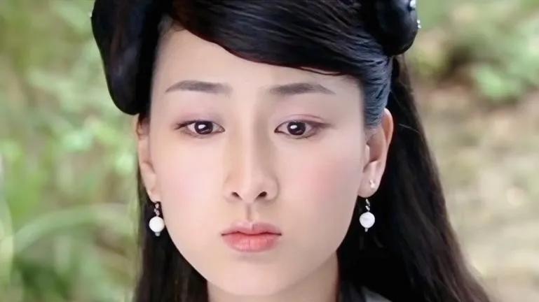 马苏三亚夜市被偶遇，43岁不婚不育不谈恋爱，素颜像东北邻家大姐