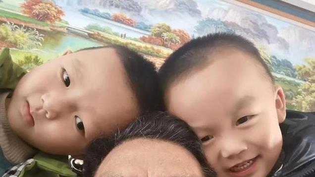 我对孙子外孙一视同仁，然而80大寿才彻底明白，两者差距天差地别