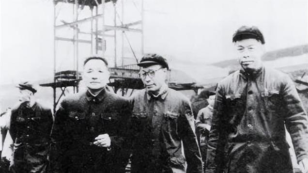 1997年，中央为什么把重庆与四川“分家”？事实证明邓公真高明