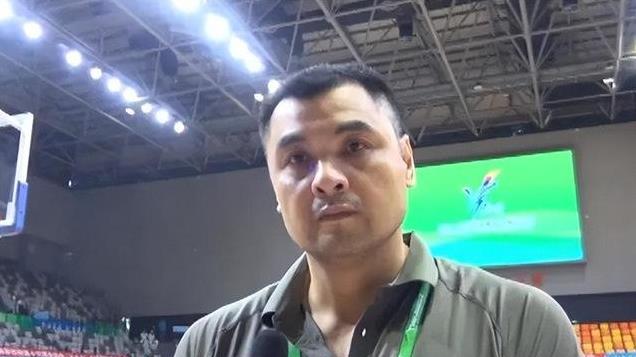 中国男篮战神刘玉栋：结婚28年无绯闻，医生妻子是他心痛与愧疚