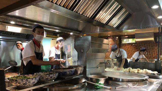 关店率43%？那些开在商场里的连锁牛肉面，还能撑多久？