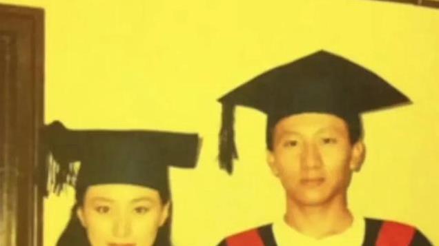 天啊，才知道这俩居然是夫妻！结婚22年还这么甜蜜，羡慕死人！