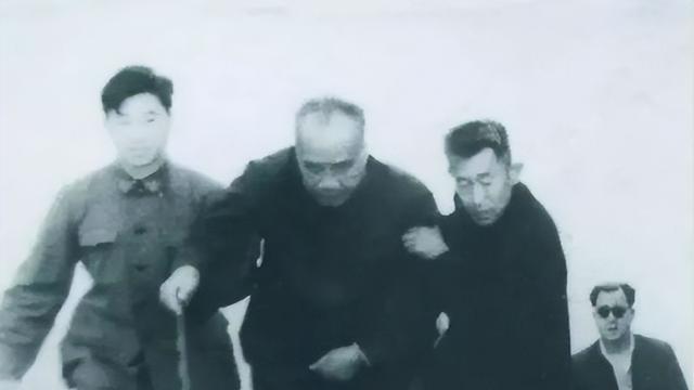 伍若兰：为掩护毛主席牺牲，后丈夫朱德成为开国元帅，官至副国级