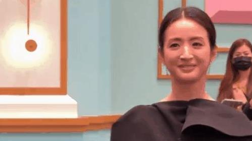 澳门这一夜，秦岚的腿，殷桃的胯，都败给了自然老去的林依晨