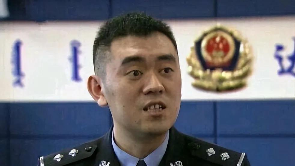 外甥微信假扮女子和舅舅谈恋爱，并一人分饰三个角色