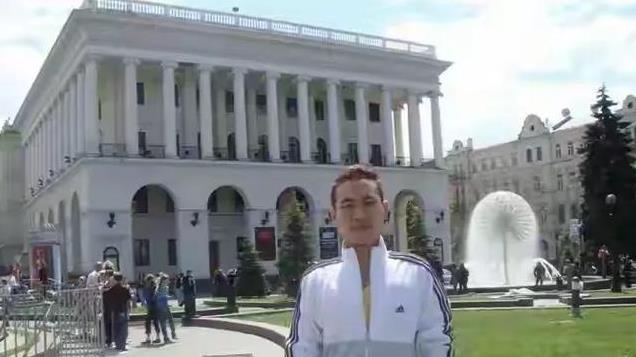 山西小伙娶乌克兰媳妇，丈母娘跟来带孩子，女婿给她找个中国老伴