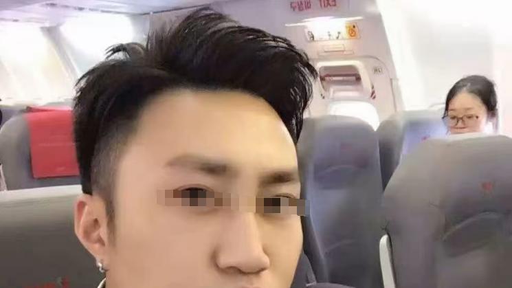 原配才是真有钱！LV柜姐叫爸爸的男方是男模，穷且没她自己老公帅