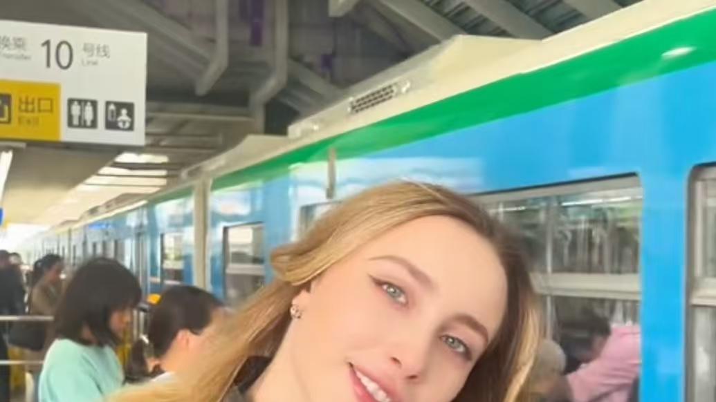 安徽小伙交到白俄罗斯绝色美女，拍短视频疯狂秀恩爱，结果被绿了