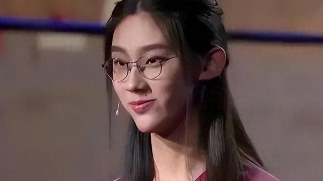 事实证明，沉淀多年的清华才女武亦姝，证实了董卿当年没说错