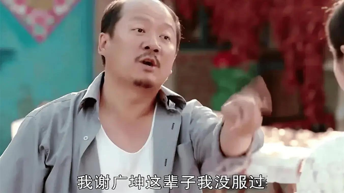 56岁唐鉴军再添丁，谢广坤百日宴幸福满溢90后娇妻素颜抢镜引热议