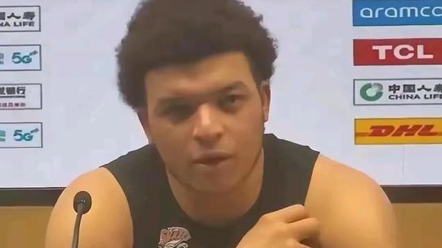 太疯狂了！洛夫顿求你别在CBA待了，再打下去上海男篮要夺冠了！