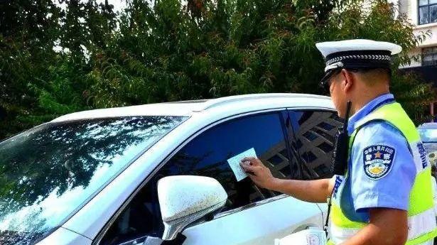 这是小区你们哪来的执法权？浙江女车主拒缴150元罚单并怒告交警