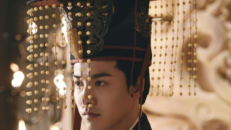 刘协一生坎坷，在母亲肚子里就没有安宁，长大后更是颠沛流离