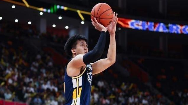 广东107-113广厦！球员评分：1人满分，3人优异，黄荣奇不合格