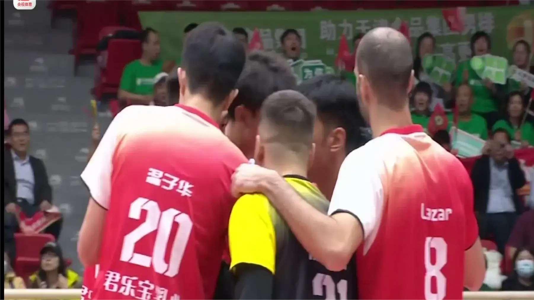 男排首轮：北京爆冷不敌江苏、温子华打爆天津！刘光心再赢刘浩