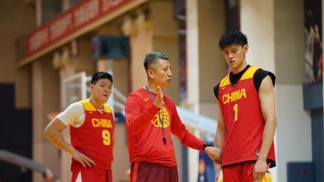 郭士强频繁现身CBA现场观赛 男篮国手一推“病号”让他颇感无奈