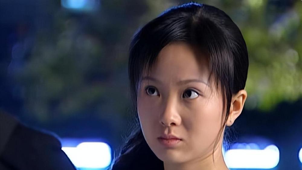 王阳一家三口逛街，高斯皱纹明显，全职带娃好疲惫，不如老公年轻