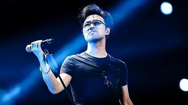 告别国际章后再遇90后森林北，8进民政局的汪峰才是怒放的生命