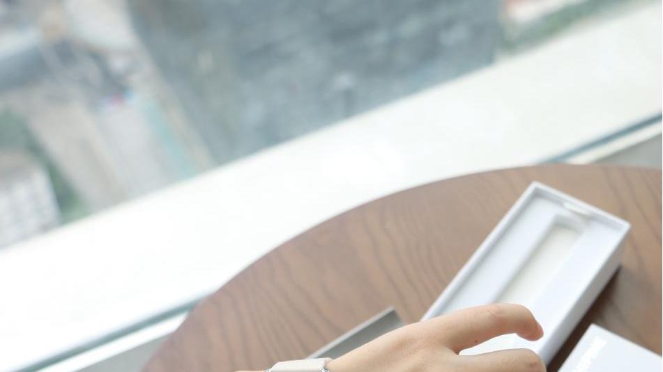 戴出门被问了N遍的珠宝镶嵌智能腕表，我的眼光没输过！