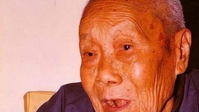 中国最后一个太监孙耀庭自述：晚上伺候娘娘时，鞋底必须藏苍耳