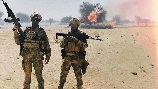 这批叛军到底啥来头？强势进军俄基地，用缴获的火箭炮远程开轰