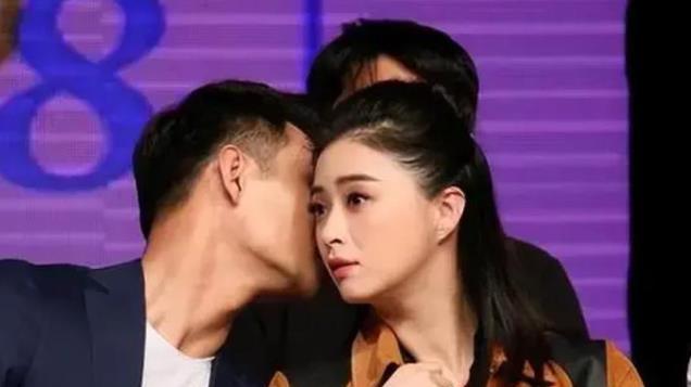 曾与蒋欣相恋多年，转身娶了小四岁“旺夫”娇妻，如今红透半边天