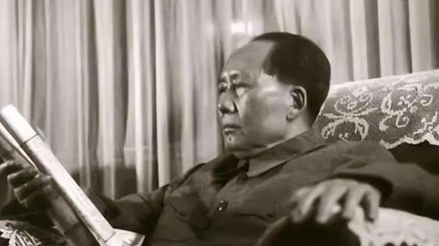 空军司令员刘亚楼顶撞毛主席，毛主席脸色一变：以后空军你说了算