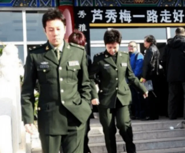 55岁歌唱家卢秀梅去世，葬礼当日蔡国庆痛哭，董文华掩面而泣