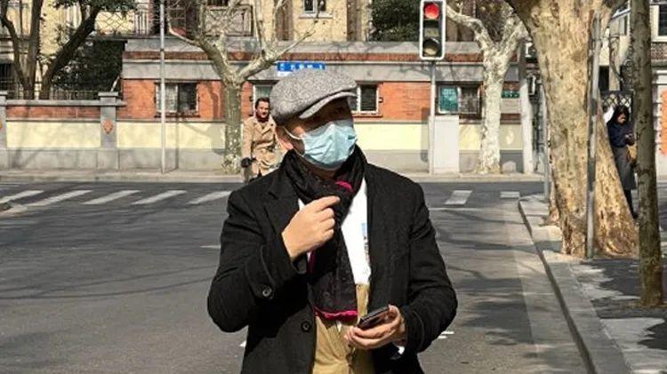 为什么劝老年男人别穿“皮裤、连体裤”？看上海素人爷爷穿搭就懂