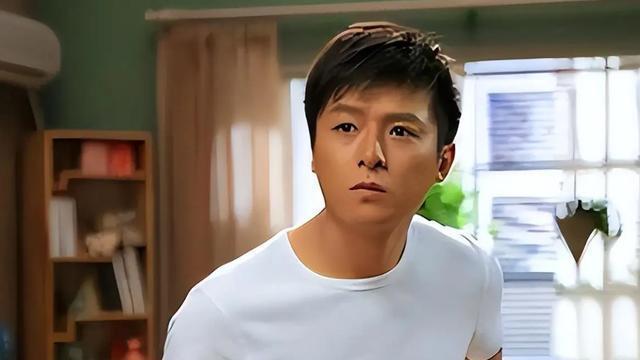 拆散儿子3段姻缘，44岁的朱雨辰躺狗窝大哭，她依是不后悔姿态！