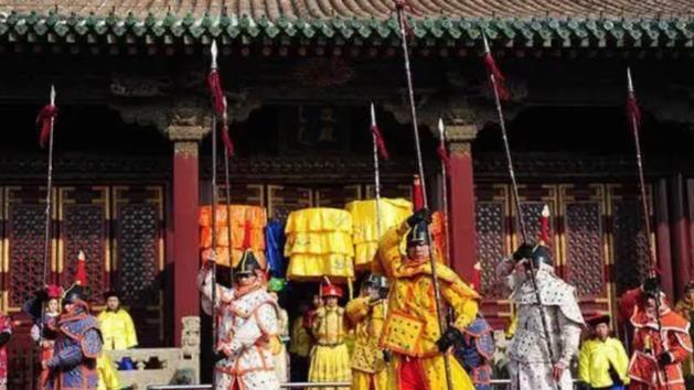 70岁大臣被处死，断头饭吃了2块肉喝了3杯酒，皇帝看后：放了他