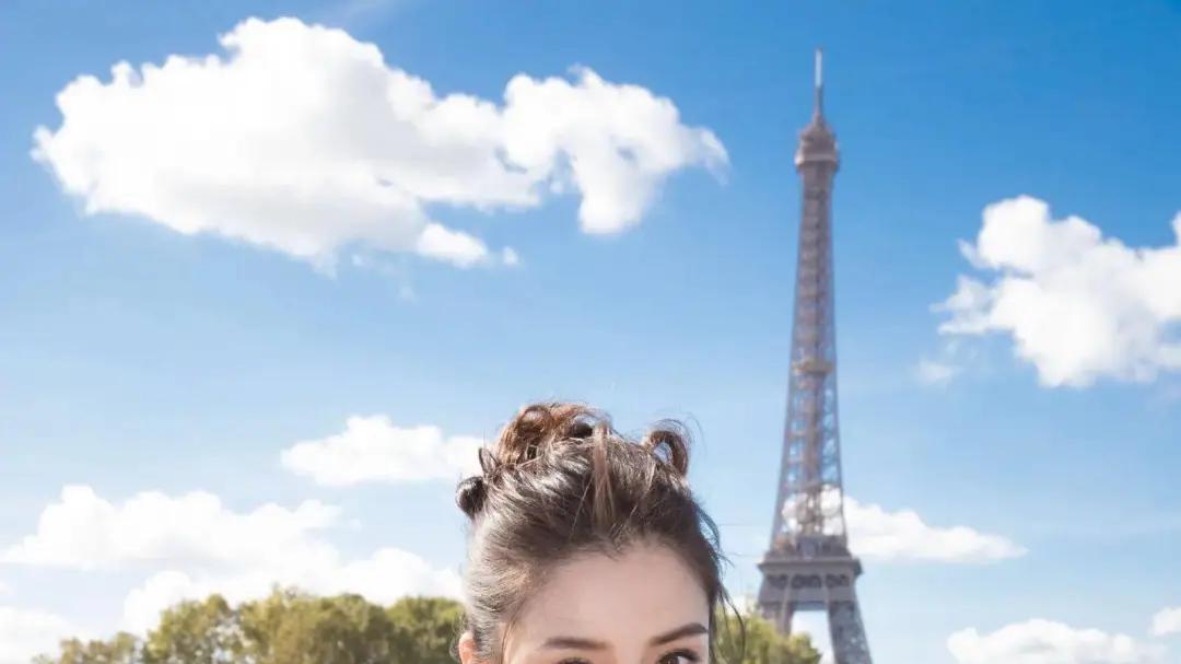 31岁杨颖上台领奖，摄影师“无意”关掉美颜，baby颜值翻车了