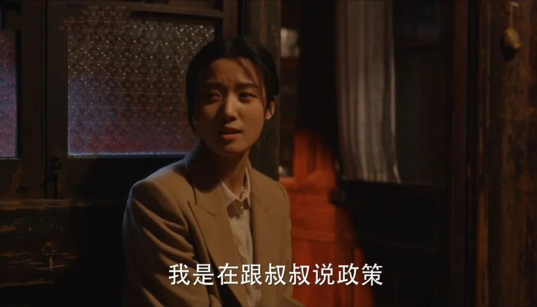二刷《小巷人家》才看懂：为什么都是“扶弟魔”，李佳能买下两套房，吴姗姗却被狼狈赶出家门
