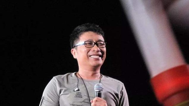 不听李健劝说，执意演唱《两只蝴蝶》，赚24亿的庞龙现在后悔吗