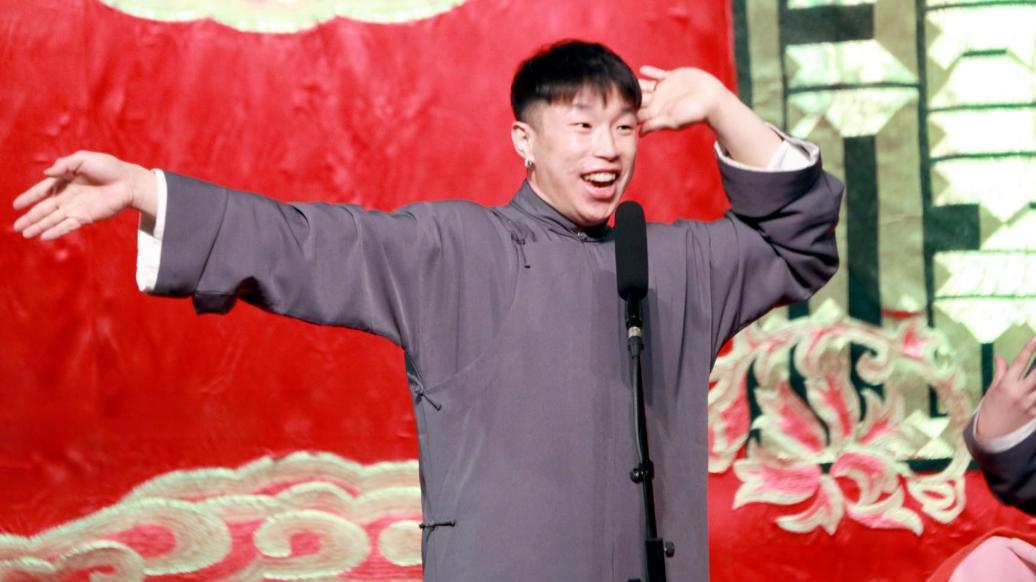 德云社人事大调整，烧饼升职副总地位上升，深夜晒照感恩师父师娘